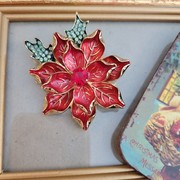 Poinsettia Christmas Holiday Brooch ~ Rhinestone Embellishments ~ Pretty! - Picture 9 of 12